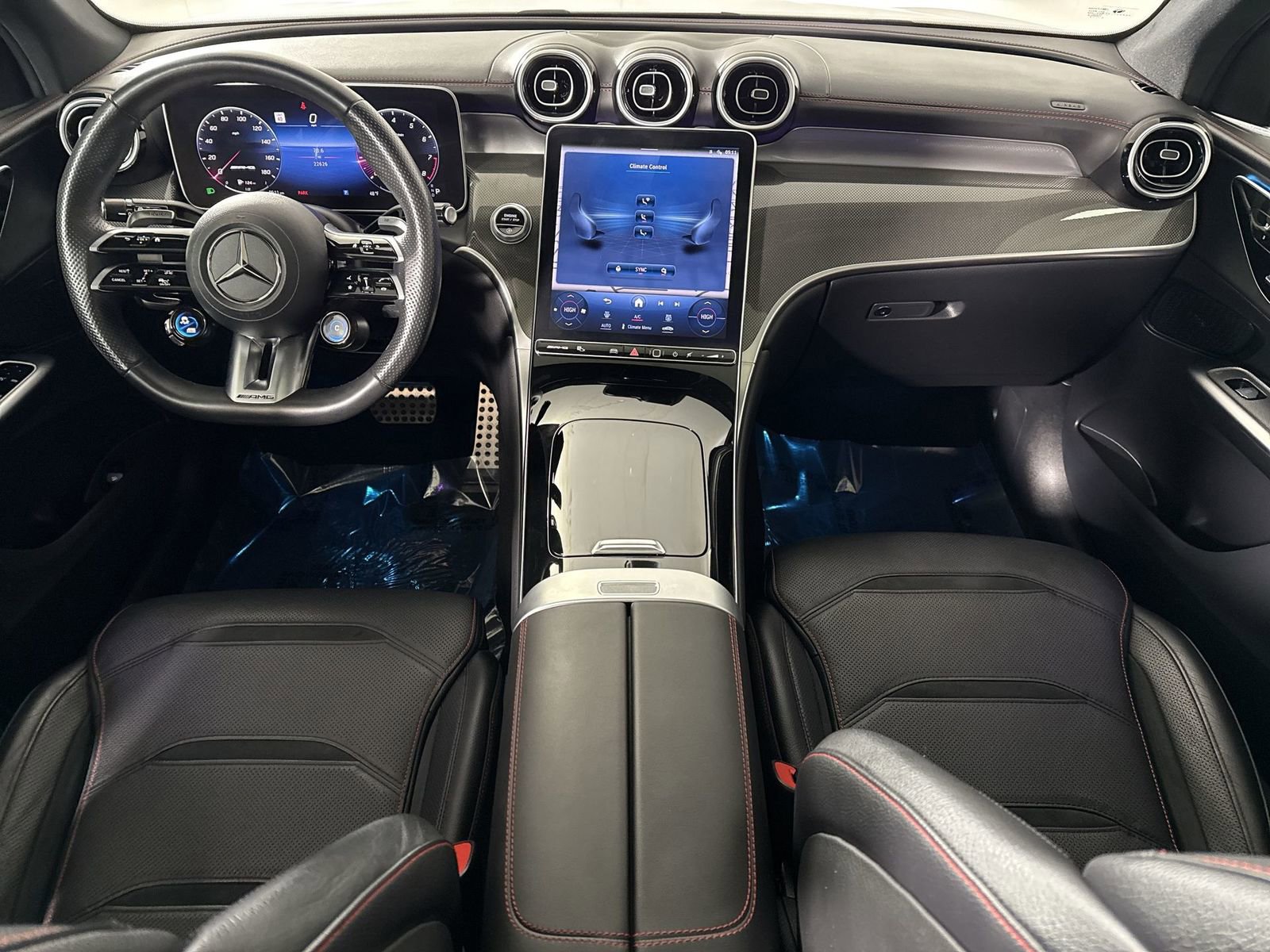 Used 2024 Mercedes-Benz GLC 43 AMG 4MATIC image 24