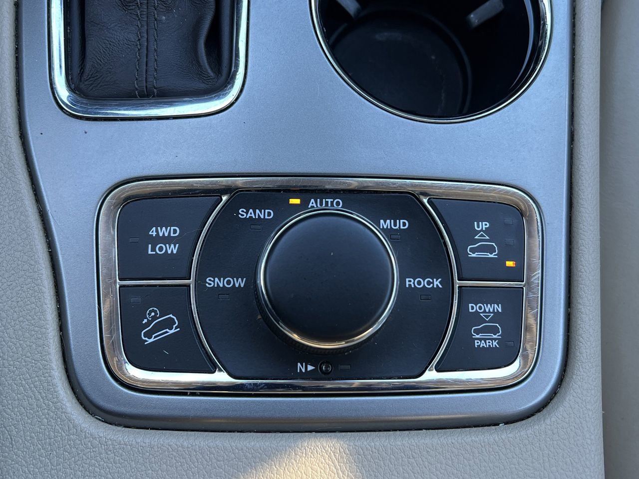 Used 2020 Jeep Grand Cherokee Overland image 16