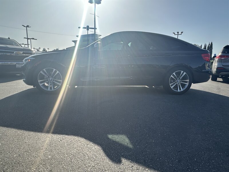 Used 2016 BMW 328i Gran Turismo xDrive AWD/4WD image 3