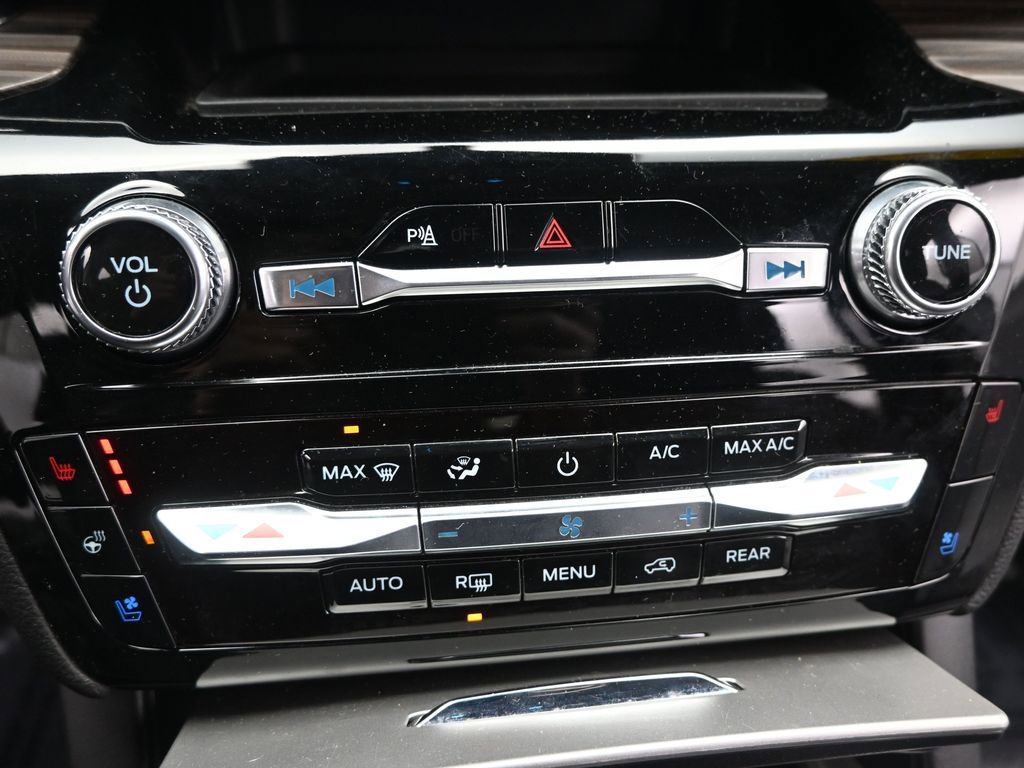 Used 2023 Ford Explorer Limited image 31