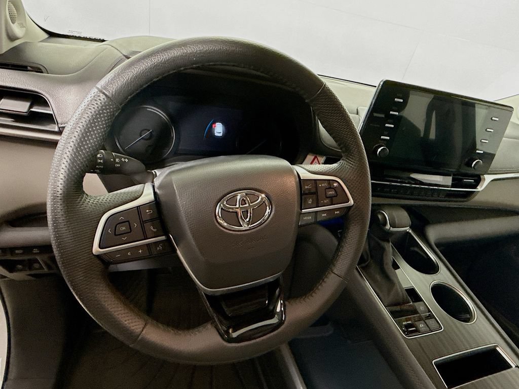 Certified 2023 Toyota Sienna Limited FWD image 12