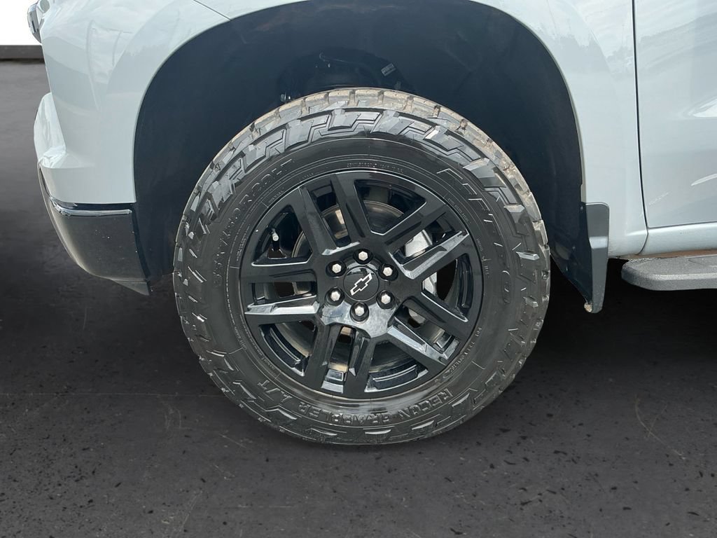Used 2024 Chevrolet Silverado 1500 LT Trail Boss w/ LT Trail Boss Premium Package AWD/4WD image 13