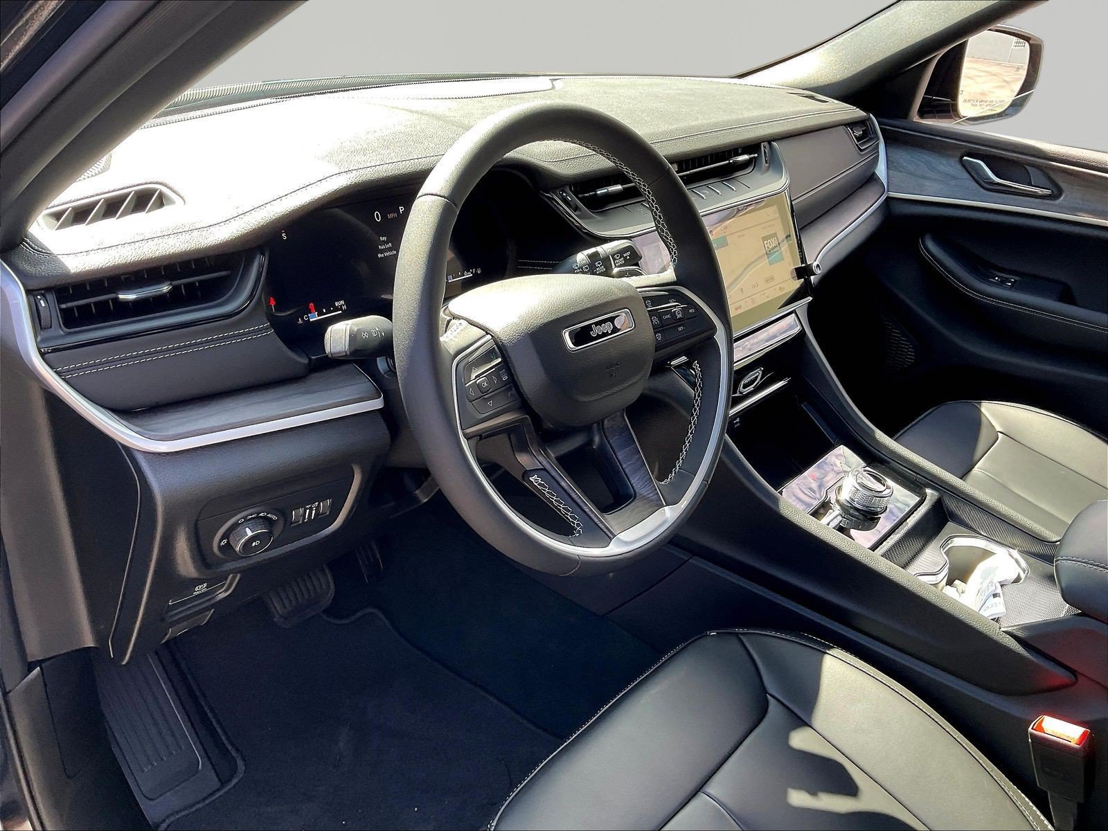 New 2027 Jeep Grand Cherokee Limited AWD/4WD image 16