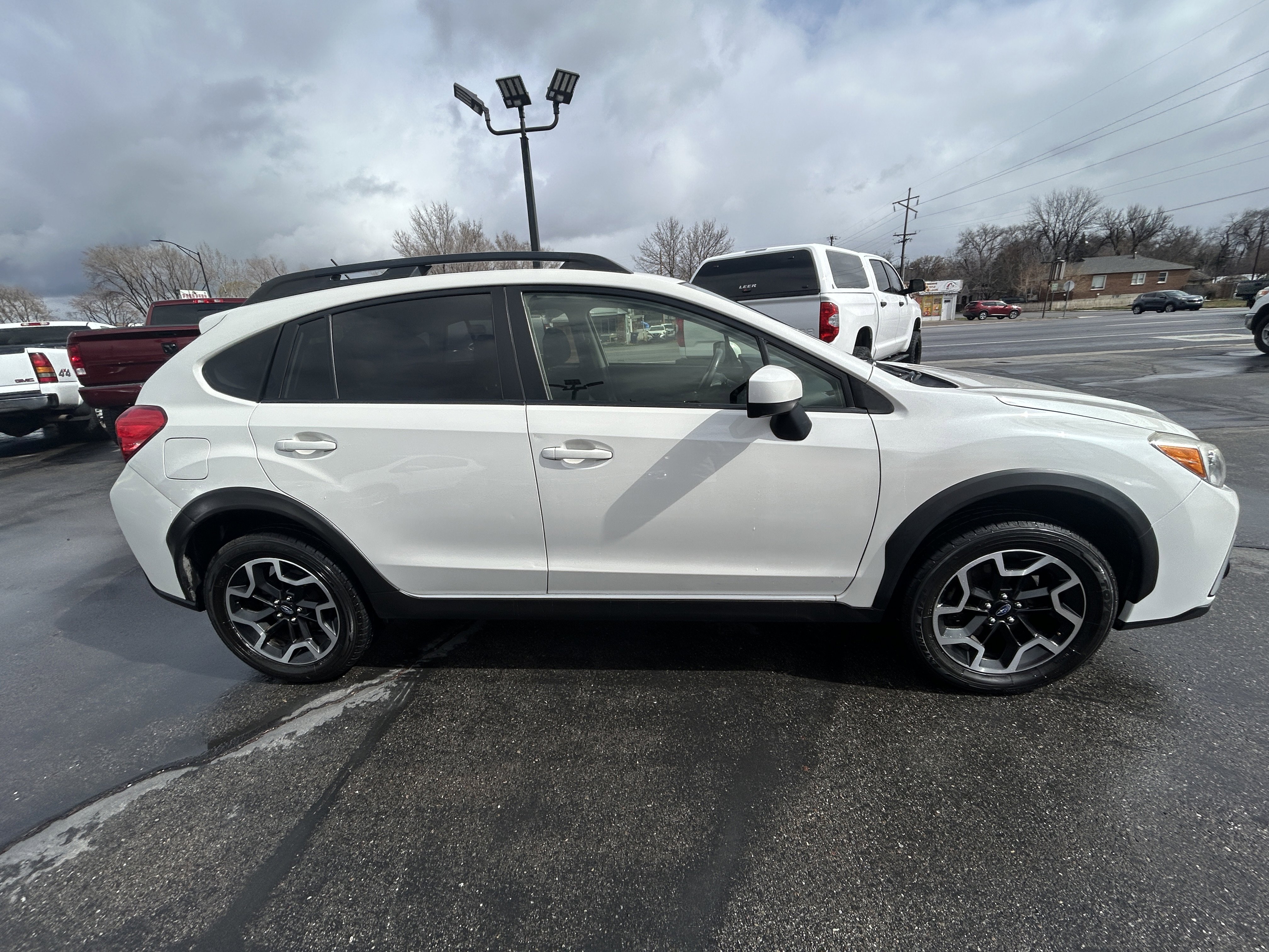 Used 2017 Subaru Crosstrek 2.0i Premium image 4