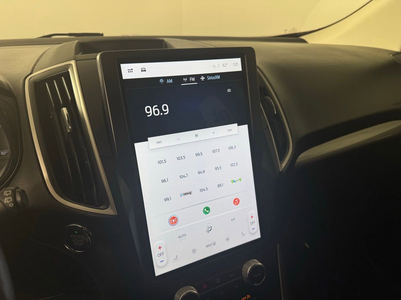 Used 2023 Ford Edge SEL image 14