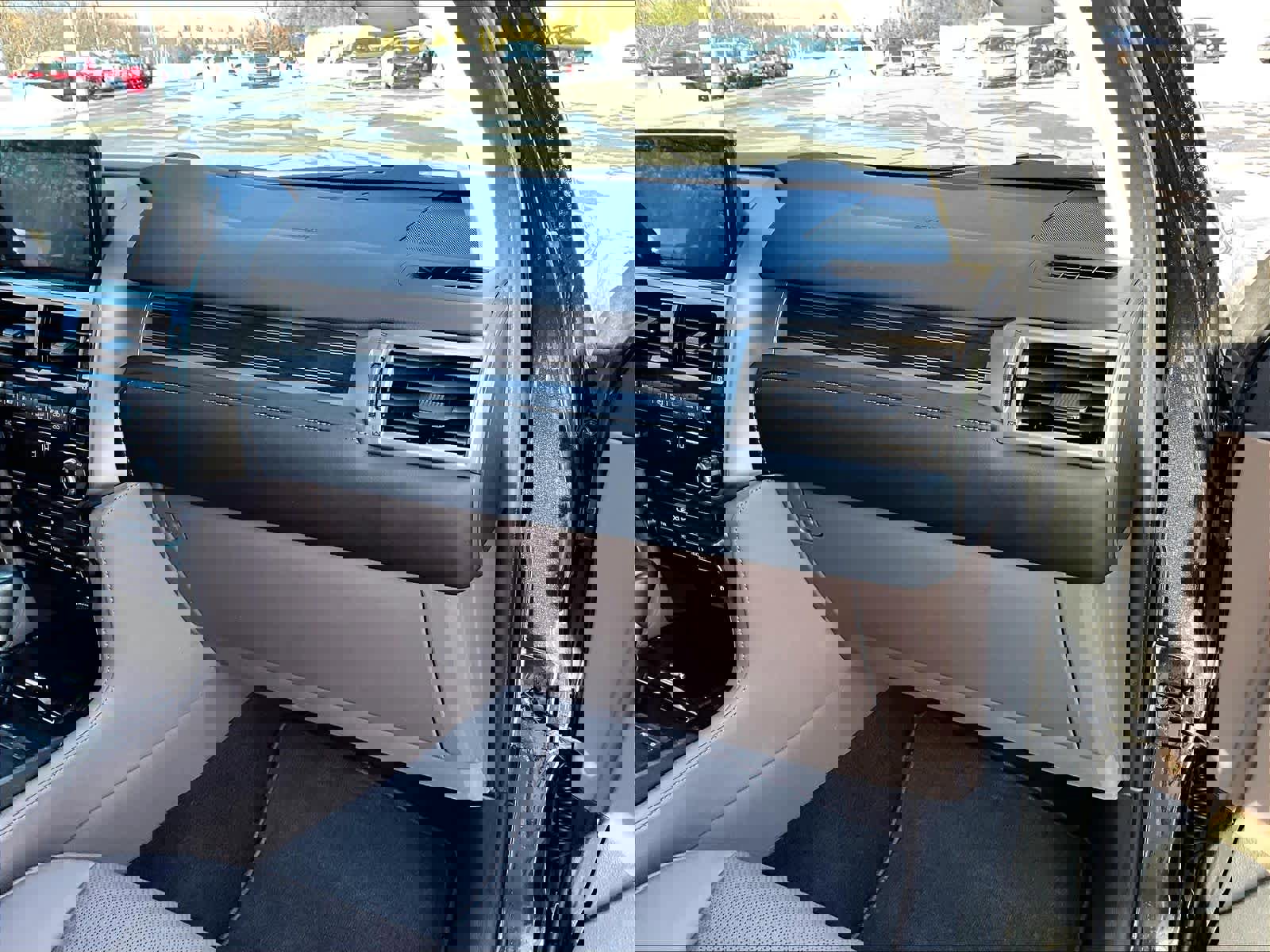 Used 2023 Lexus GX 460 Premium w/ Premium Package image 13