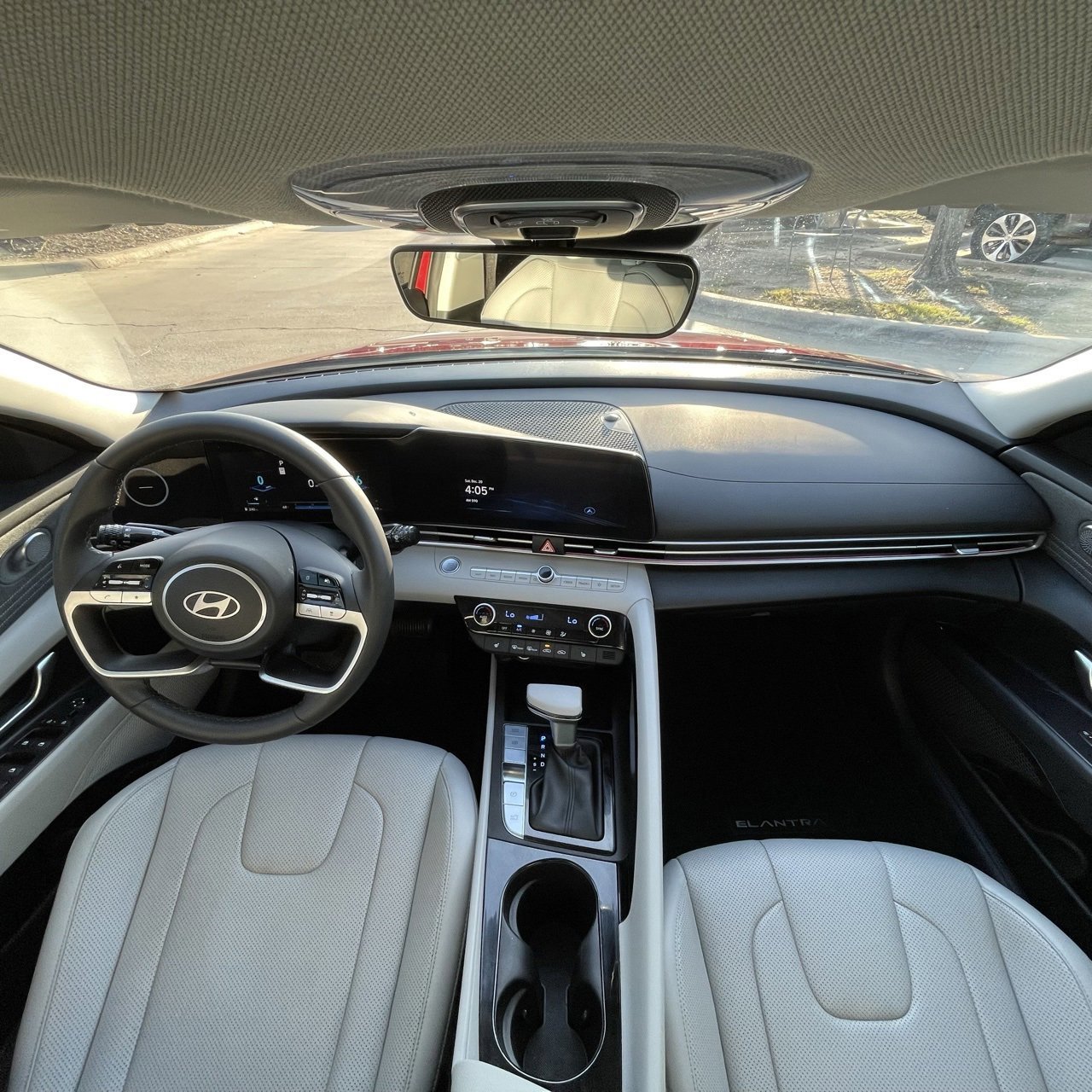 Used 2025 Hyundai Elantra Limited image 10