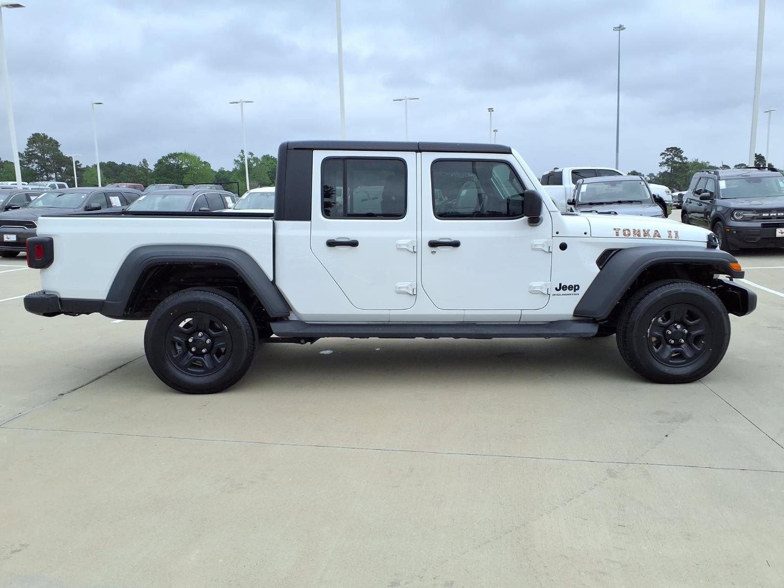 Used 2024 Jeep Gladiator Sport AWD/4WD image 5