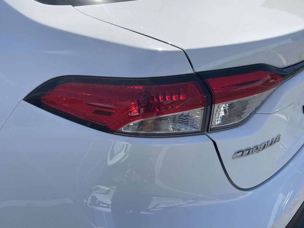 Used 2025 Toyota Corolla LE image 12