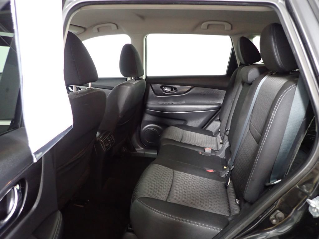 Used 2017 Nissan Rogue SV image 30