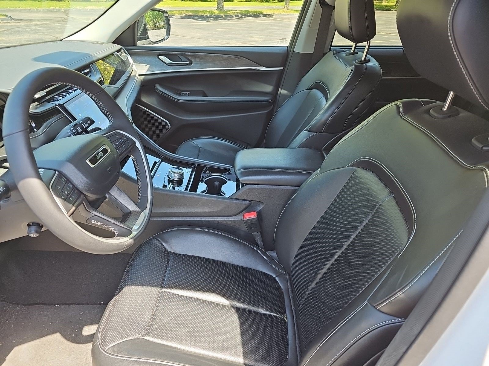 Used 2022 Jeep Grand Cherokee Limited 4xe w/ Luxury Tech Group II AWD/4WD image 19