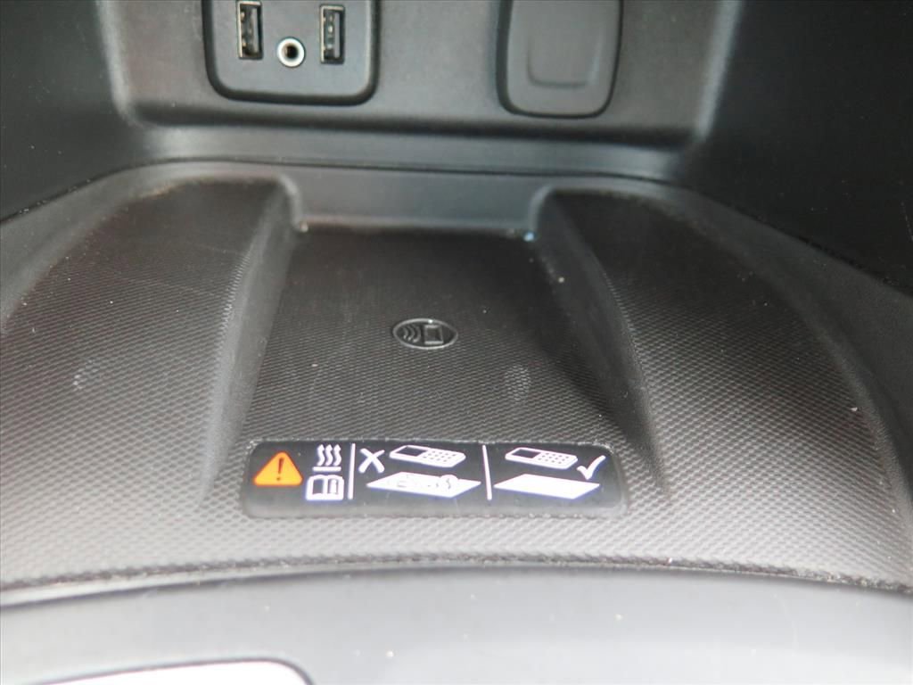 Used 2018 Chevrolet Equinox Premier image 11