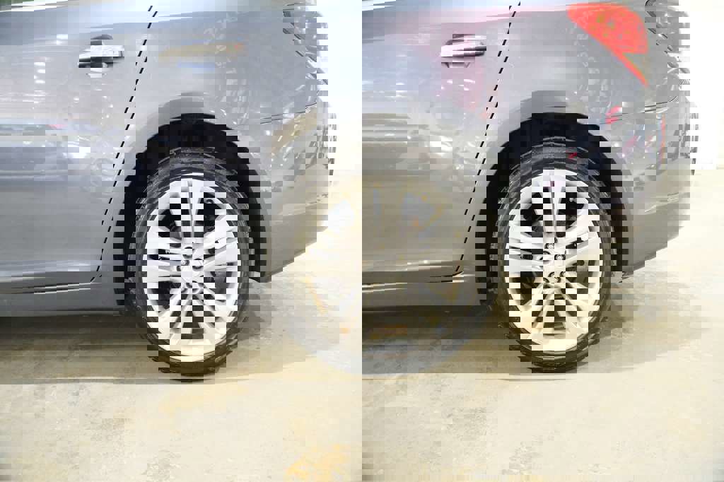 Used 2013 Chevrolet Cruze LTZ FWD image 7