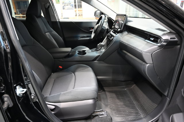 Used 2023 Toyota Venza LE AWD/4WD image 10