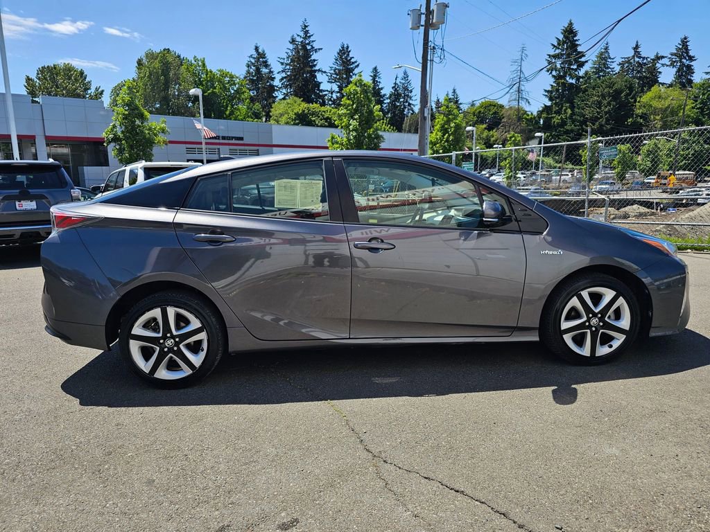 Used 2017 Toyota Prius Three Touring FWD image 8