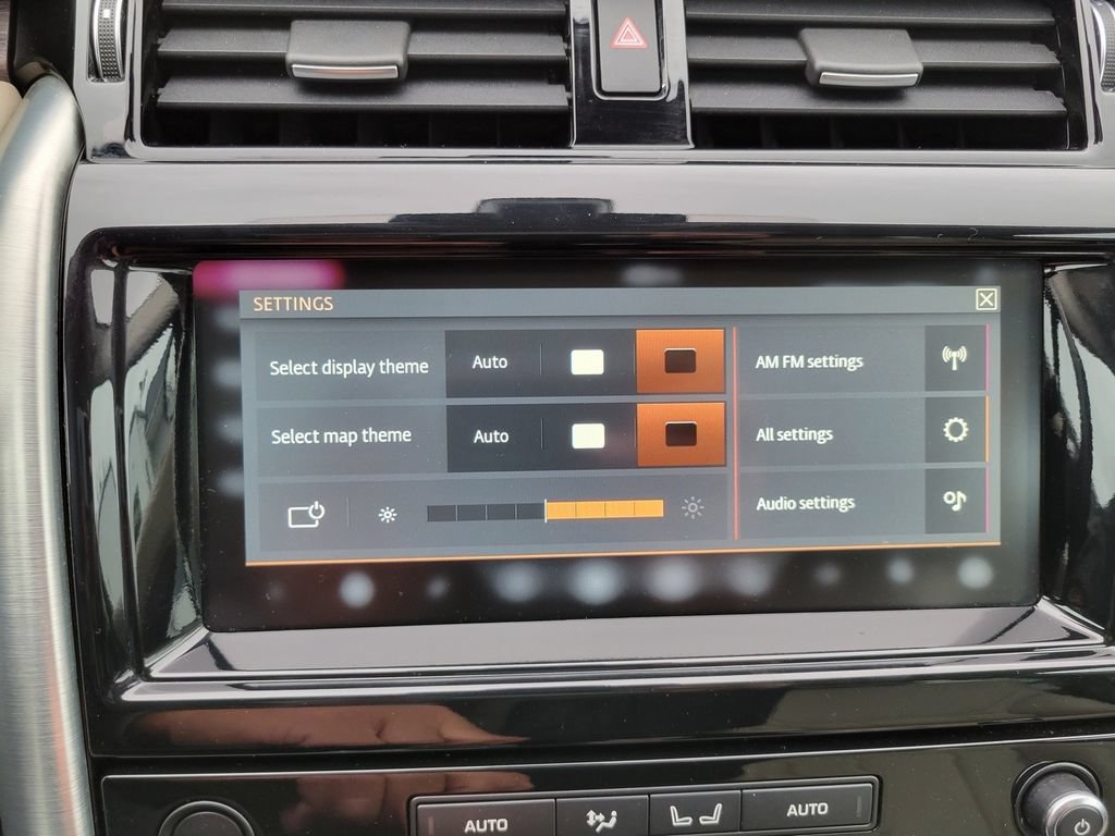 Used 2017 Land Rover Discovery HSE AWD/4WD image 46
