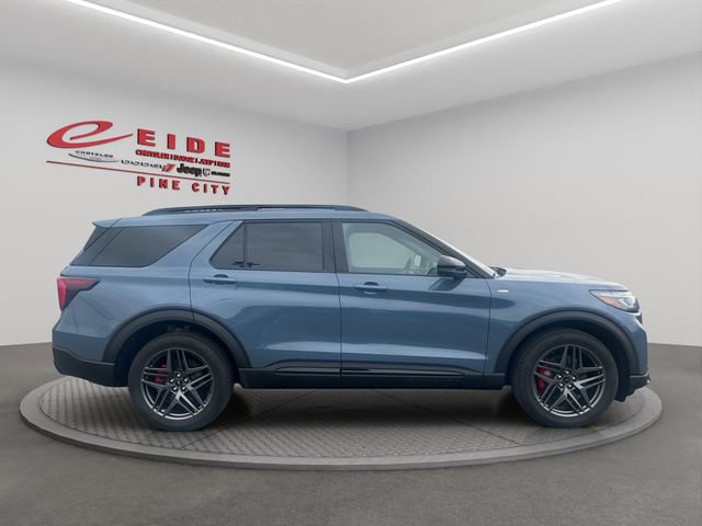 Used 2025 Ford Explorer ST-Line w/ Premium Package image 7
