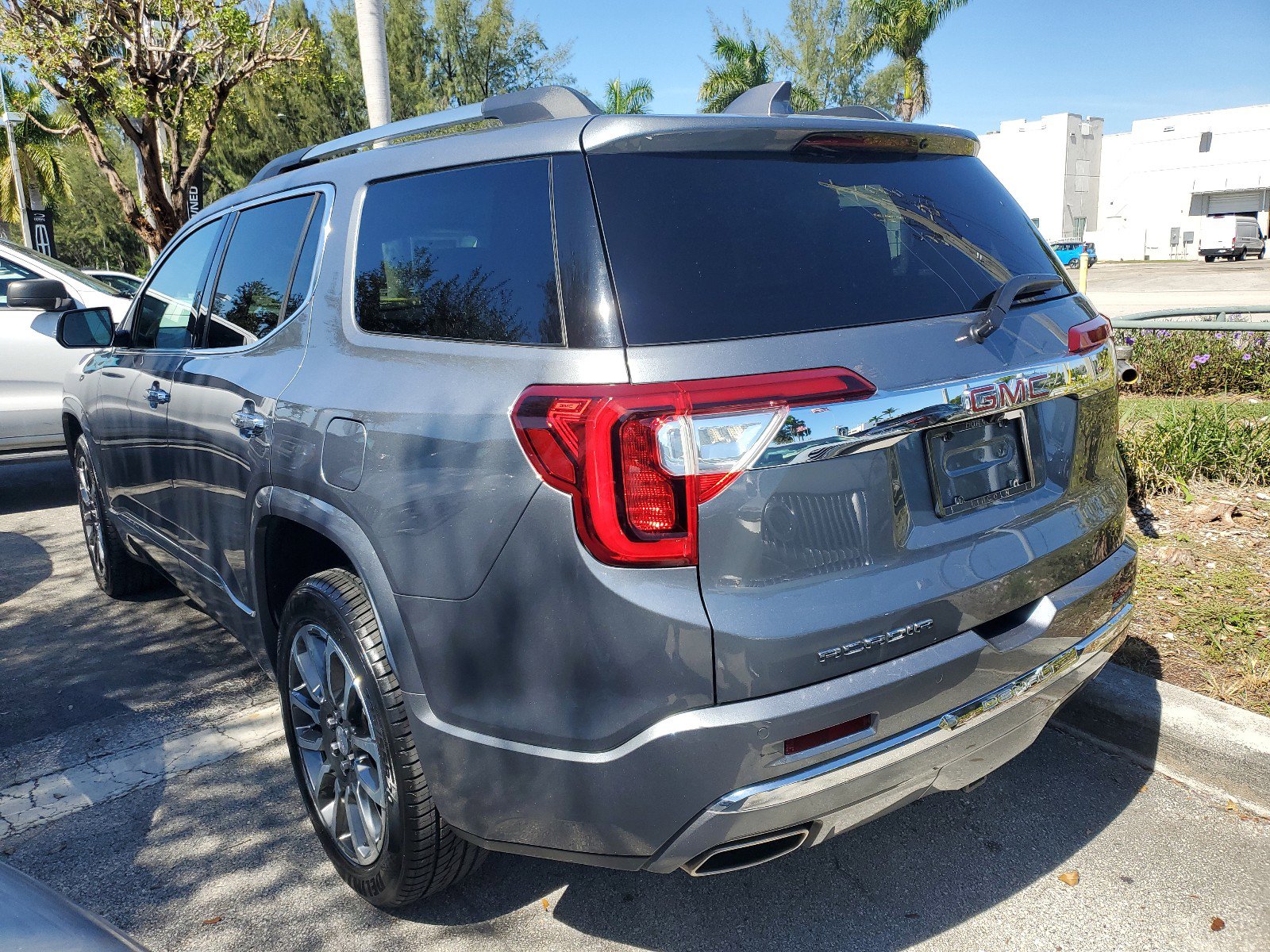 Used 2021 GMC Acadia Denali image 3