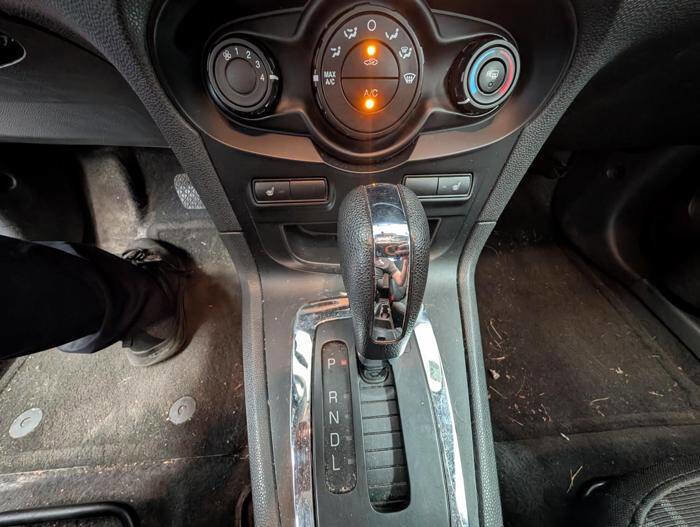 Used 2012 Ford Fiesta SE w/ Super Fuel Economy Pkg FWD image 36