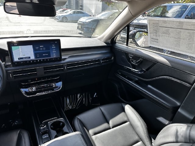 Certified 2023 Lincoln Corsair AWD image 17