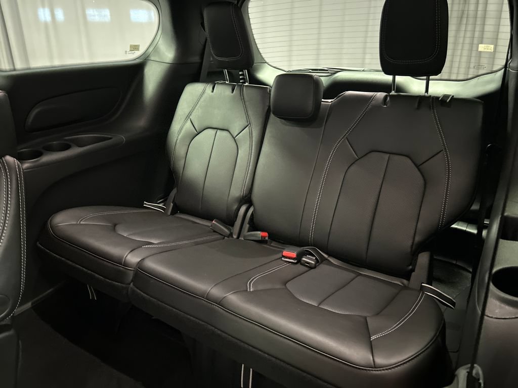 New 2027 Chrysler Pacifica Select FWD image 22