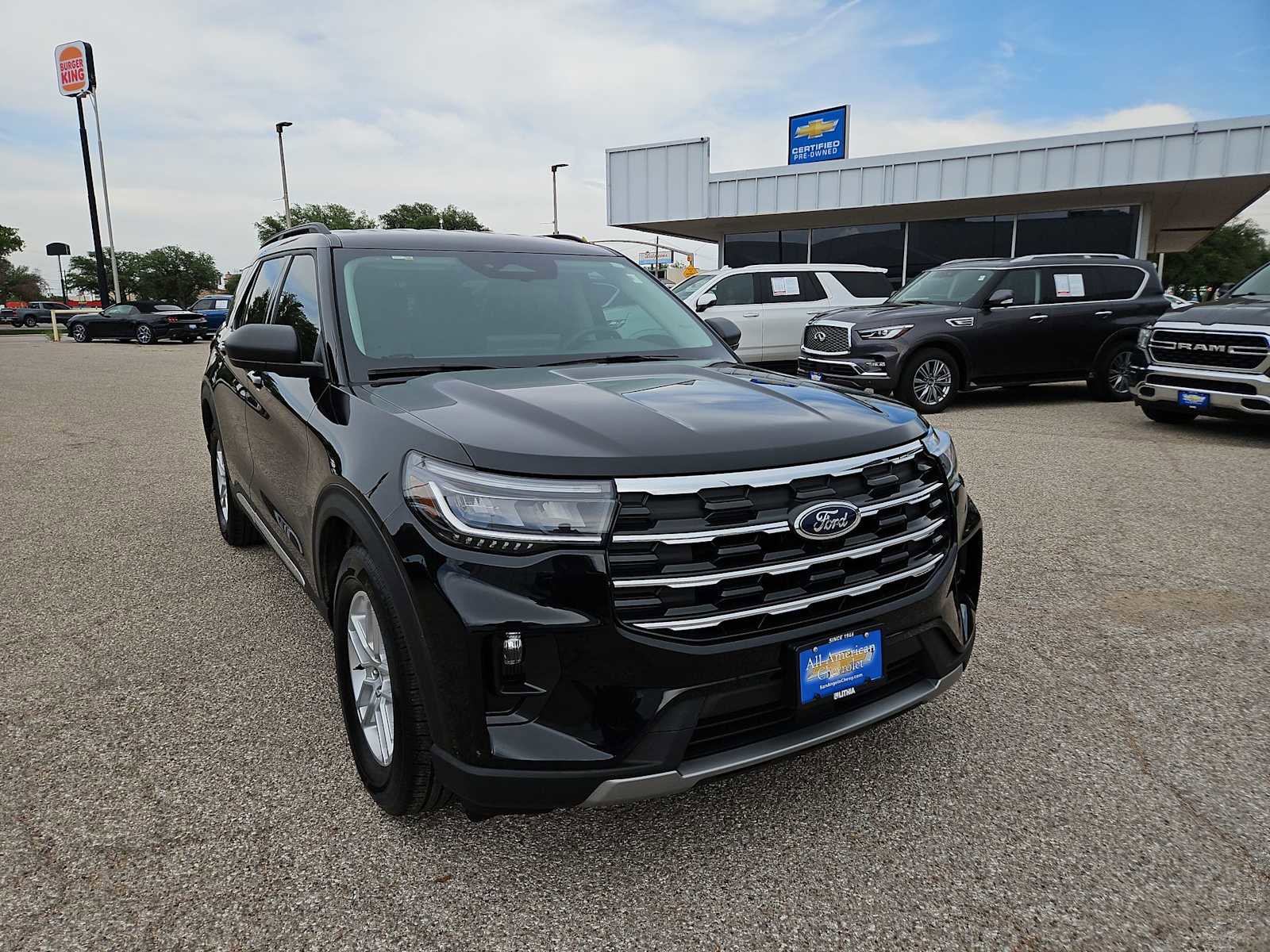 Used 2025 Ford Explorer Active w/ Active Comfort Package image 2