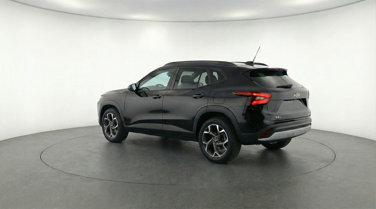 Used 2025 Chevrolet Trax LT FWD image 6