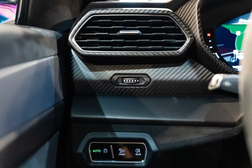 Used 2024 Lamborghini Urus Performante AWD/4WD image 18