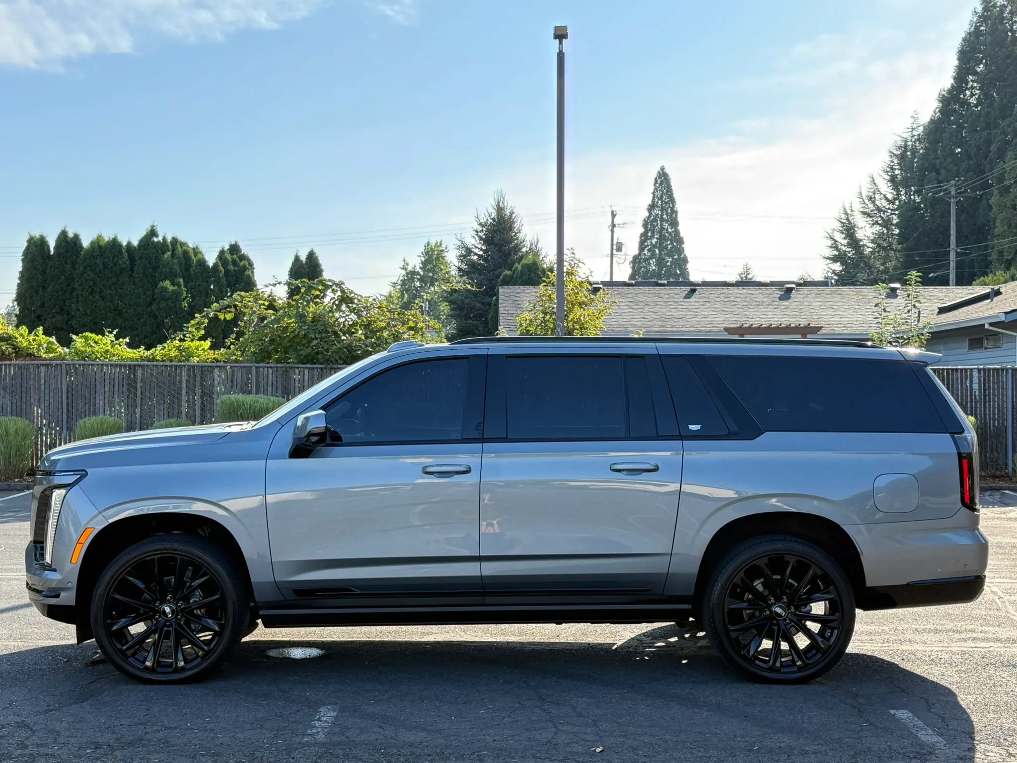Used 2026 Cadillac Escalade ESV Platinum Sport w/ LPO, ONYX Package AWD/4WD image 2