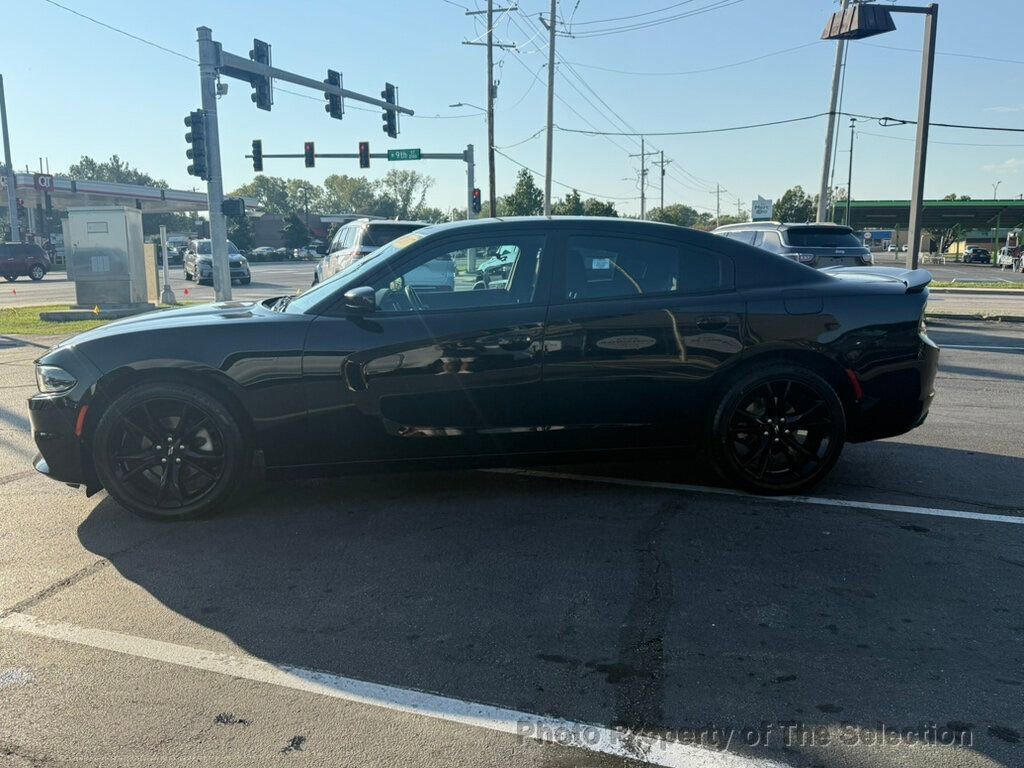 Used 2017 Dodge Charger SE w/ Blacktop Package image 10