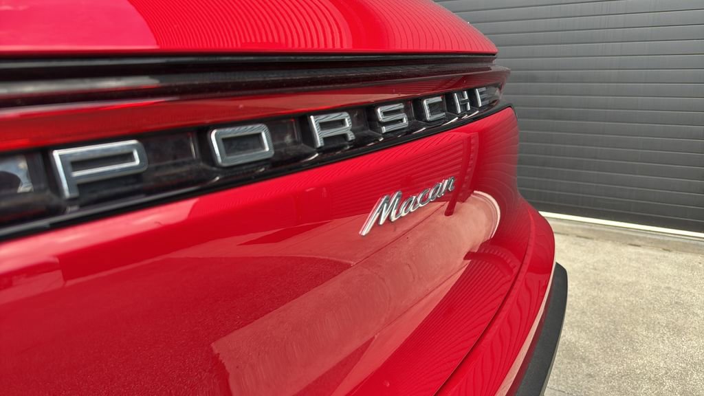 Certified 2023 Porsche Macan w/ Premium Package Plus image 25