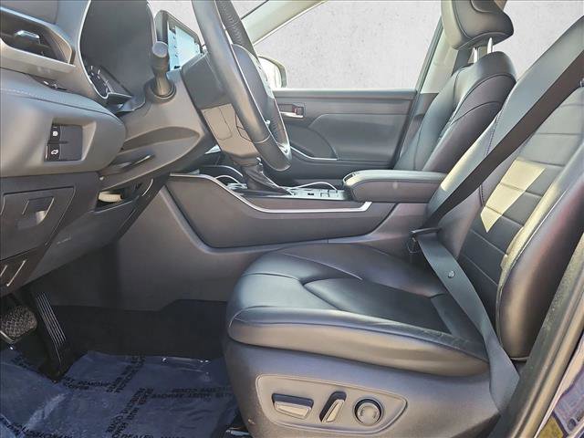 Used 2022 Toyota Highlander XLE image 17