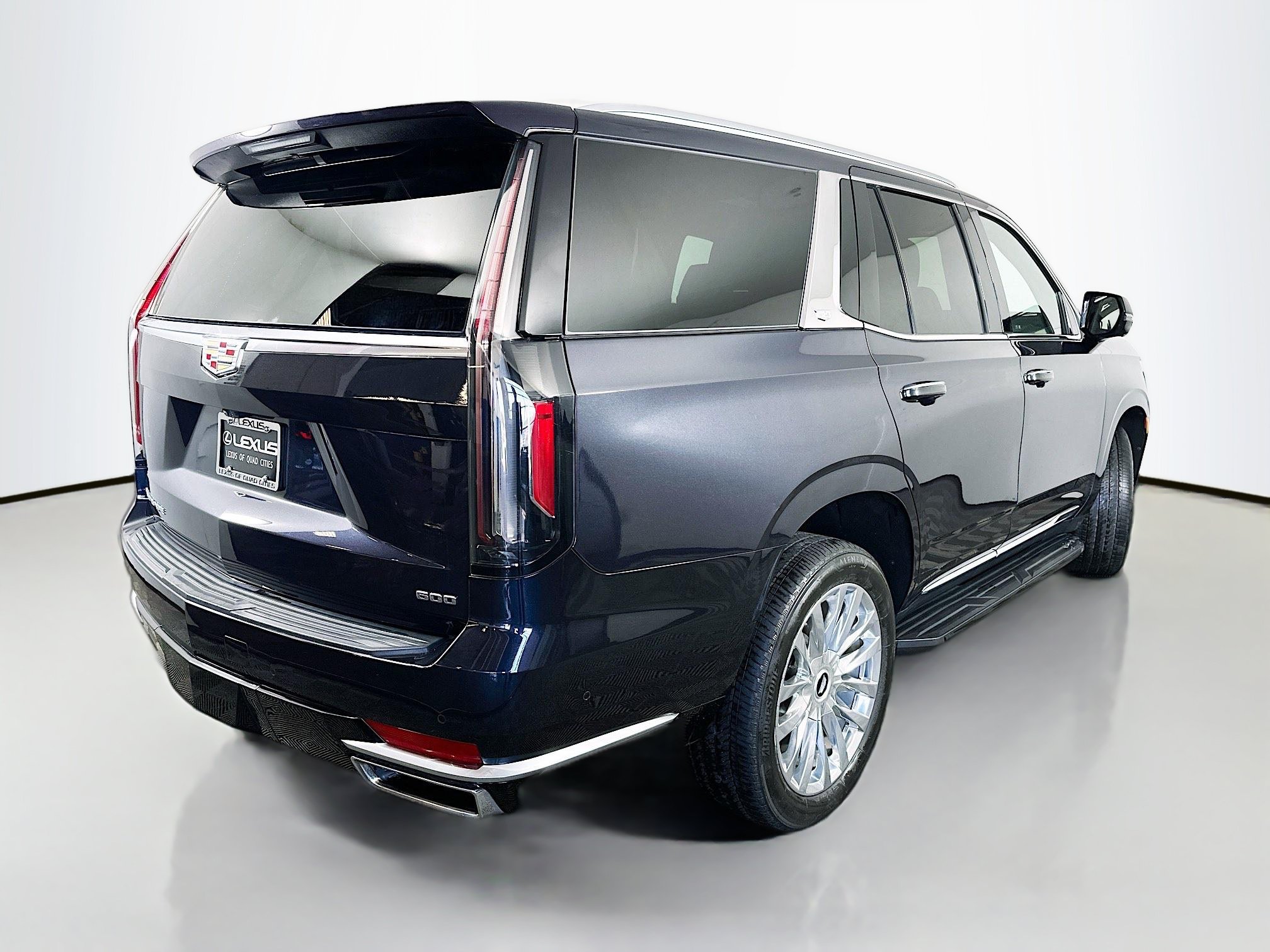 Used 2023 Cadillac Escalade Premium Luxury w/ Performance Package AWD/4WD image 7
