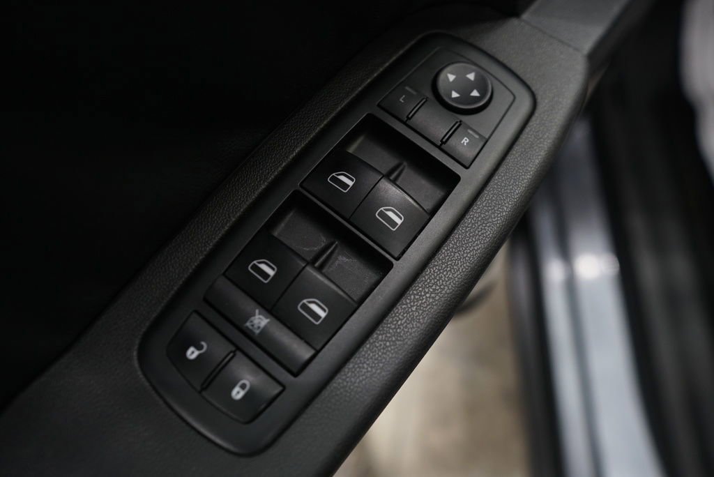 Used 2009 Dodge Journey SXT w/ Flexible Seating Group FWD image 18