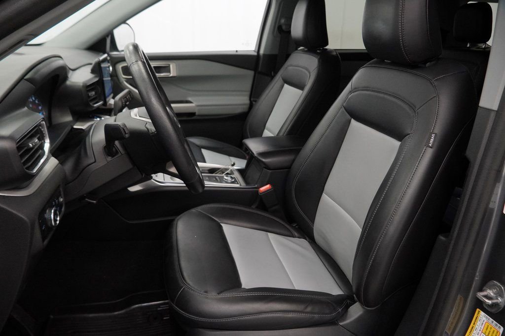 Used 2023 Ford Explorer XLT w/ Equipment Group 202A image 16