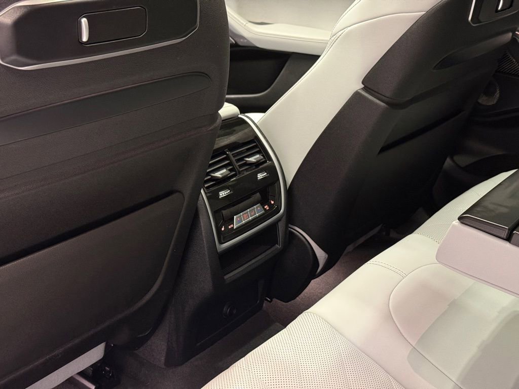 Used 2024 BMW X6 M60i w/ Dynamic Handling Package image 19