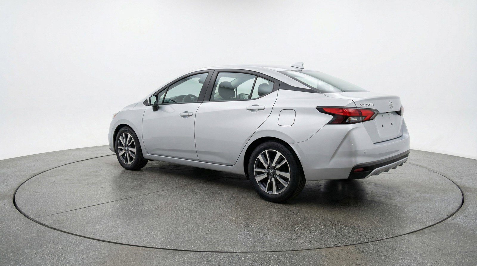 Used 2025 Nissan Versa SV image 6