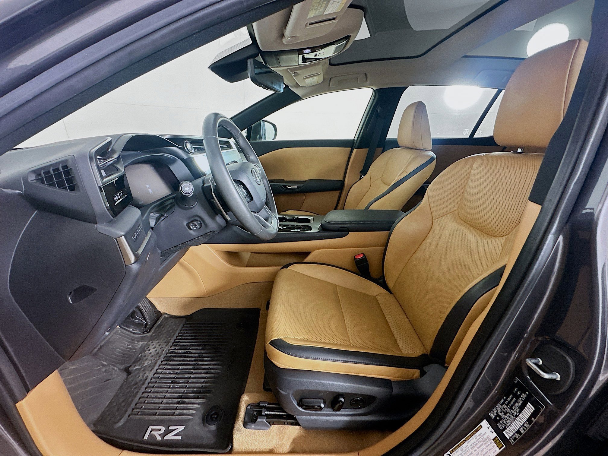 Used 2023 Lexus RZ 450e Premium w/ Technology Package image 13