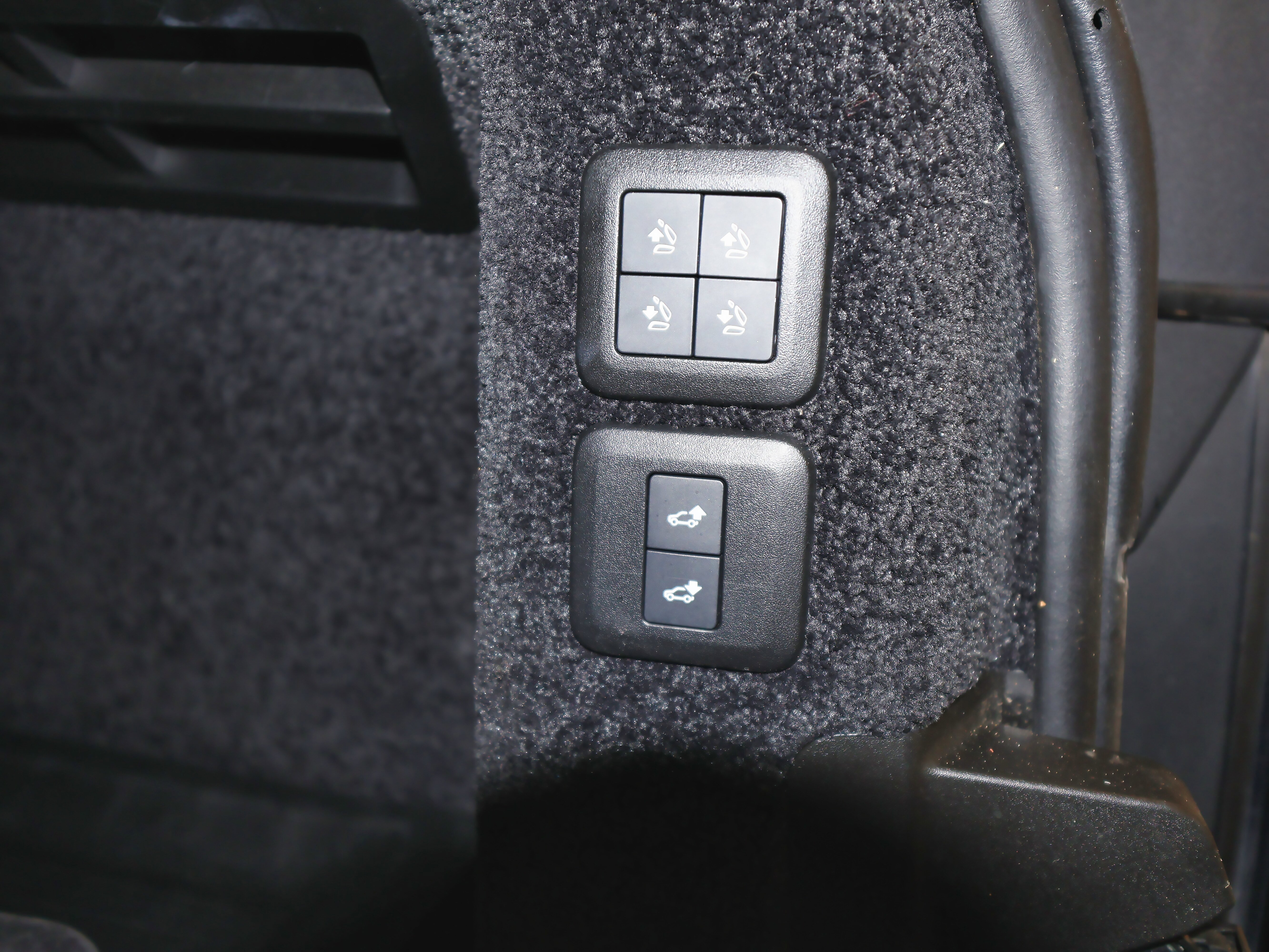 Used 2020 Land Rover Range Rover HSE image 14