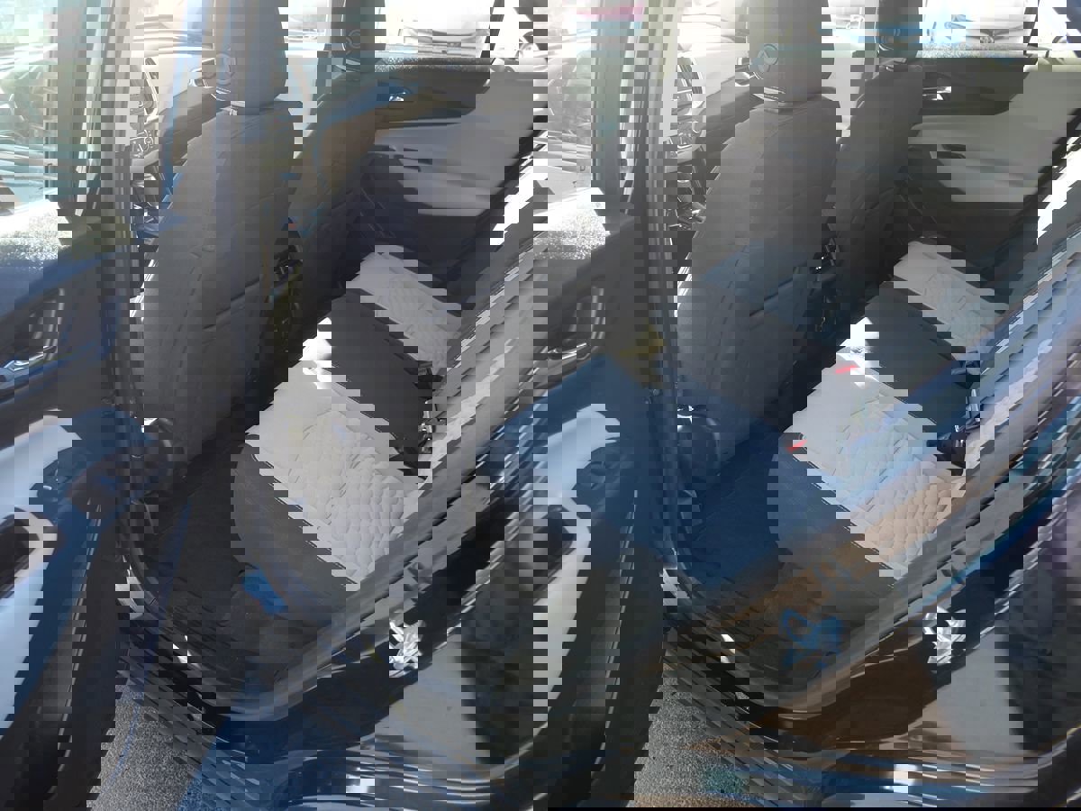 Used 2021 Chevrolet Equinox LS image 22