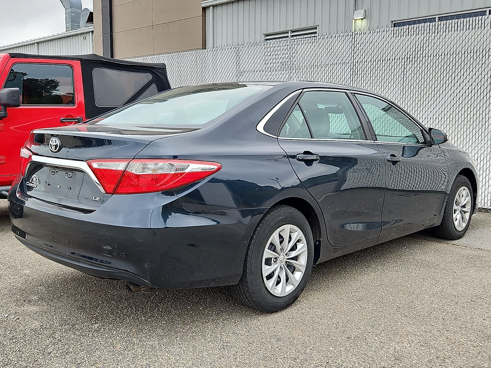 Used 2016 Toyota Camry LE FWD image 2