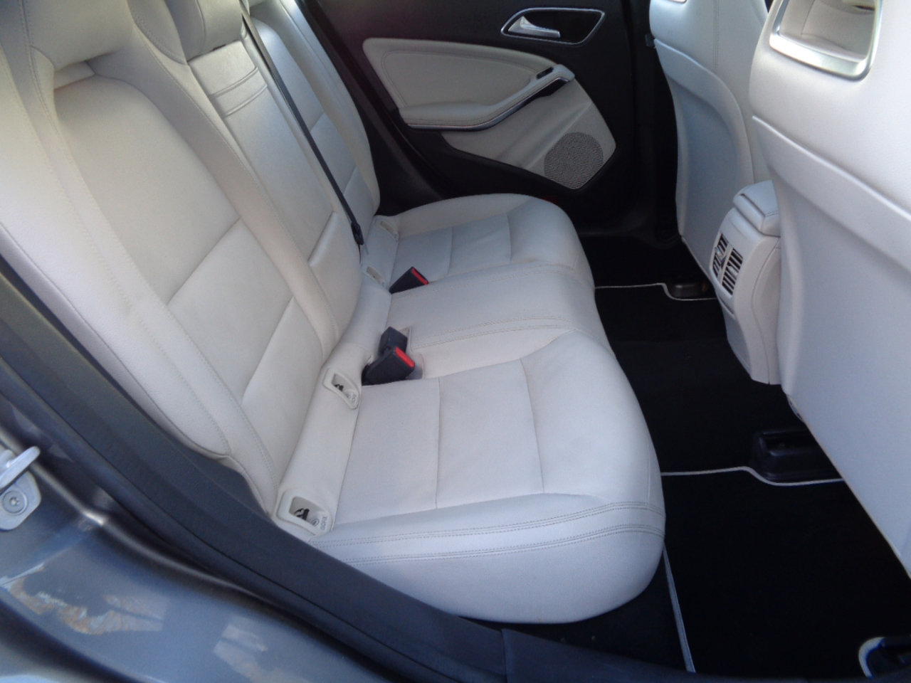 Used 2015 Mercedes-Benz CLA 250 image 8