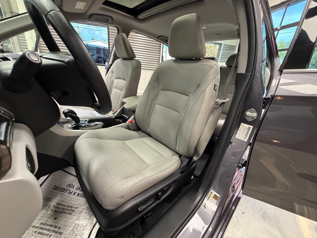 Used 2017 Honda Accord Touring image 7
