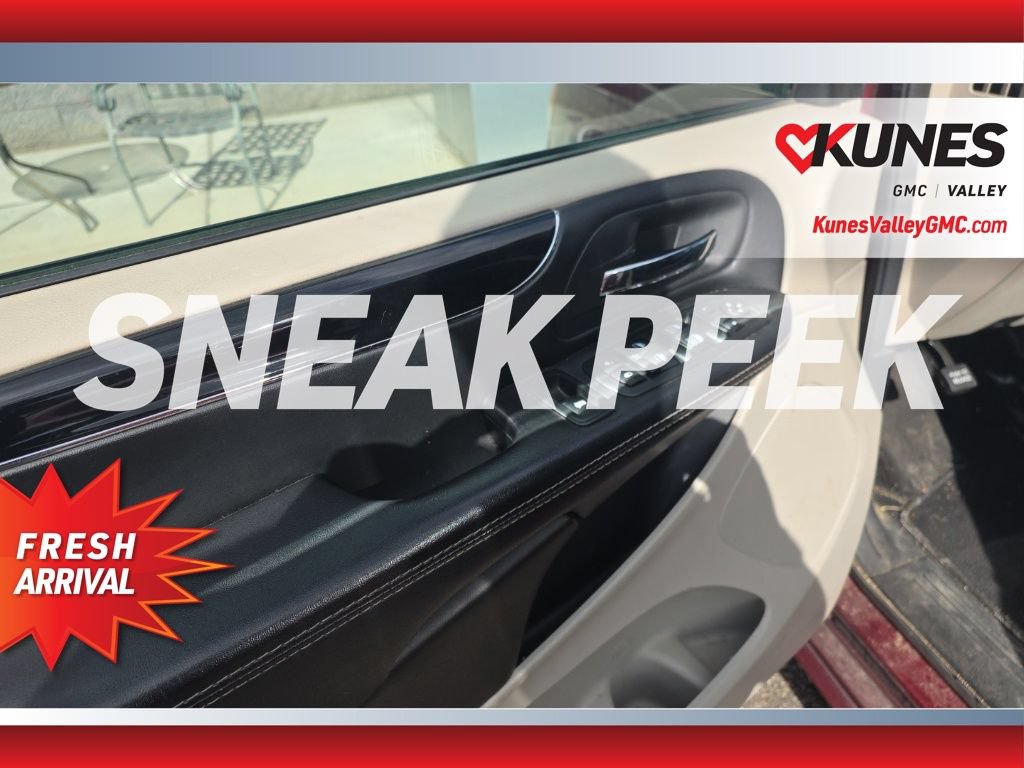 Used 2017 Dodge Grand Caravan SXT w/ Driver Convenience Group FWD image 4