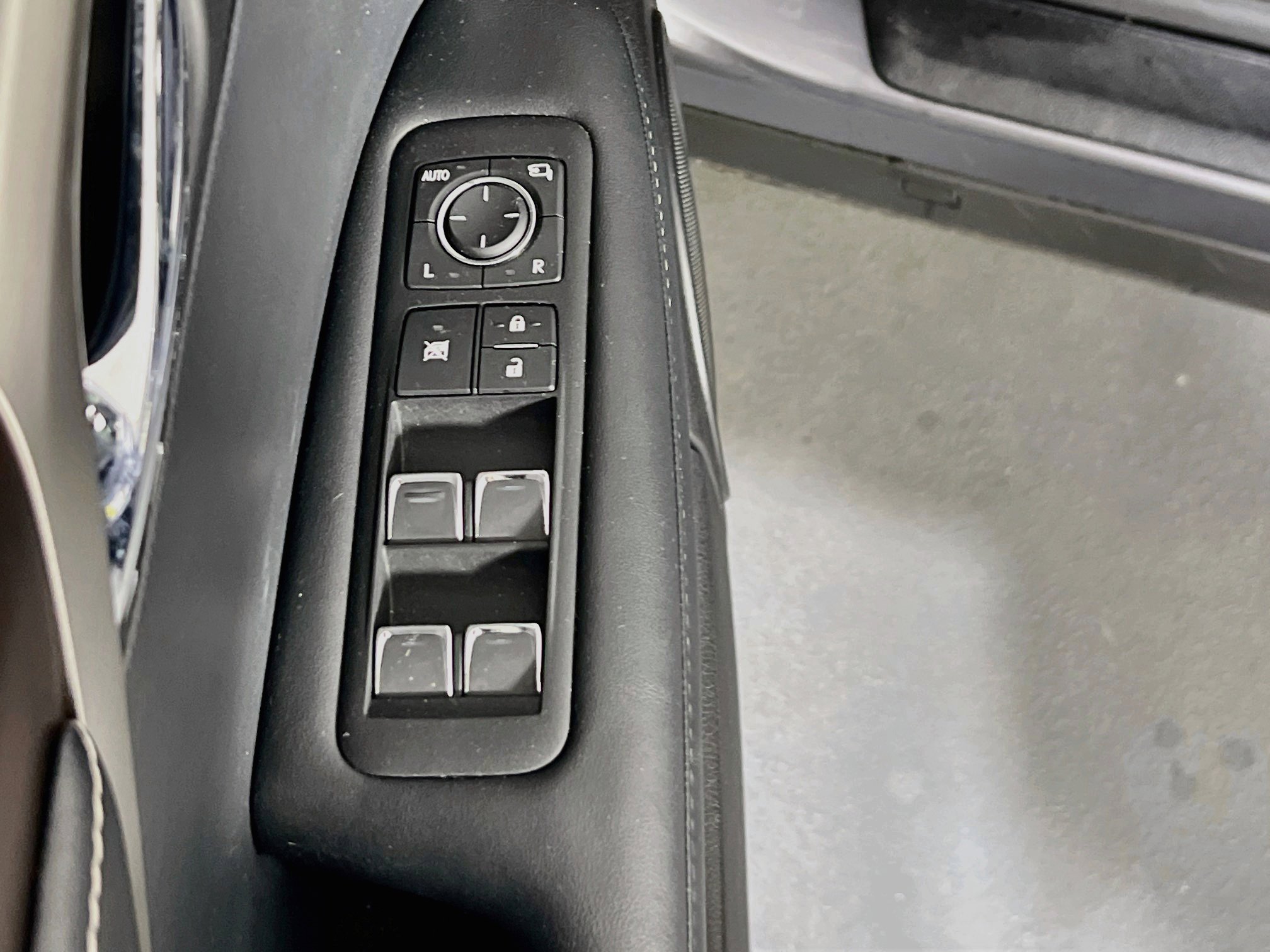 Used 2022 Lexus RX 450h AWD w/ Premium Package image 17