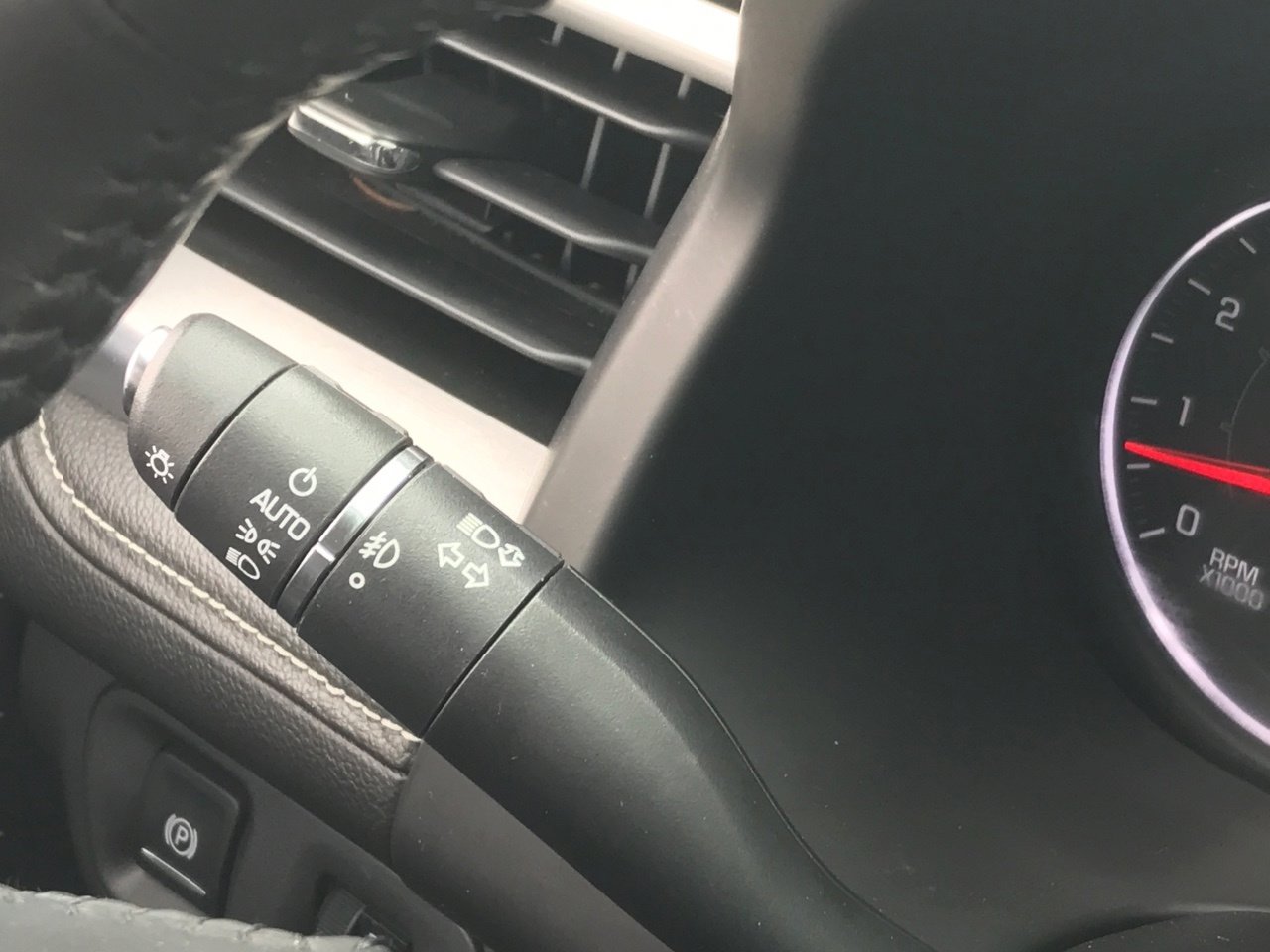 Certified 2018 GMC Acadia SLT FWD image 14