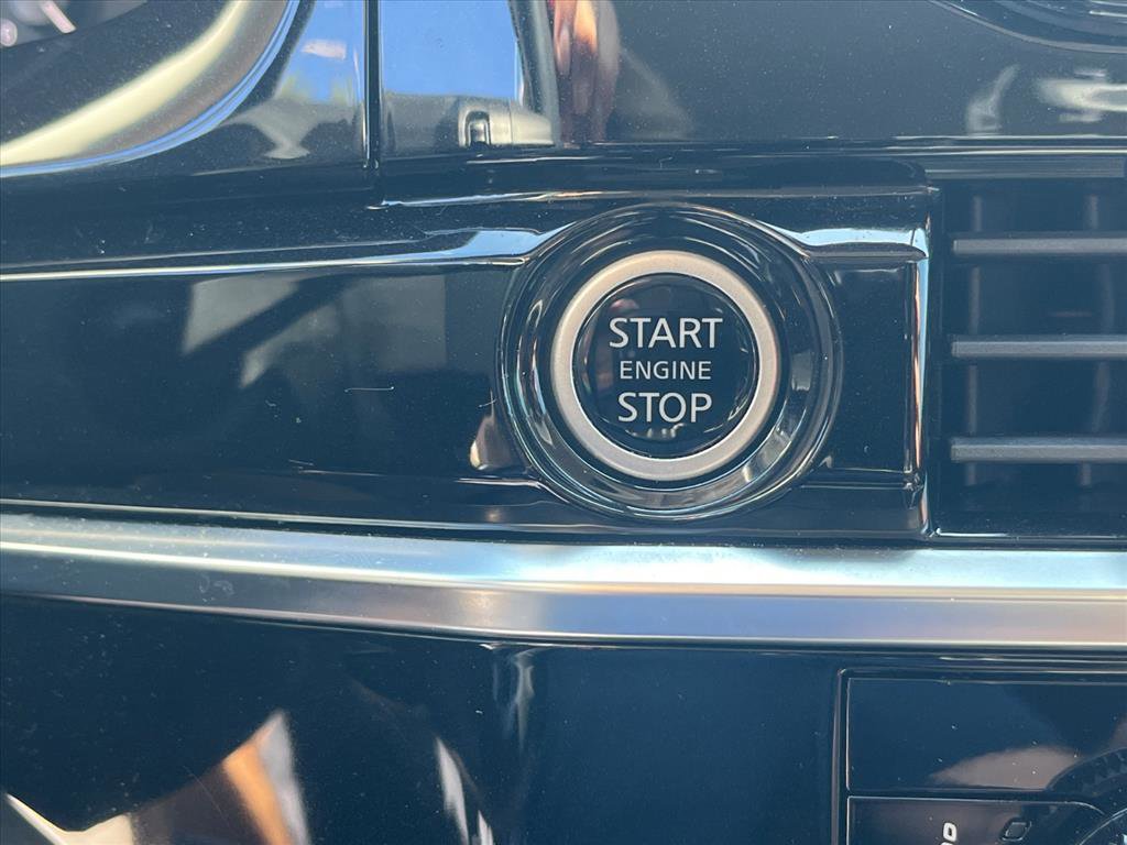 Used 2024 Nissan Pathfinder SL w/ Cargo Package image 11