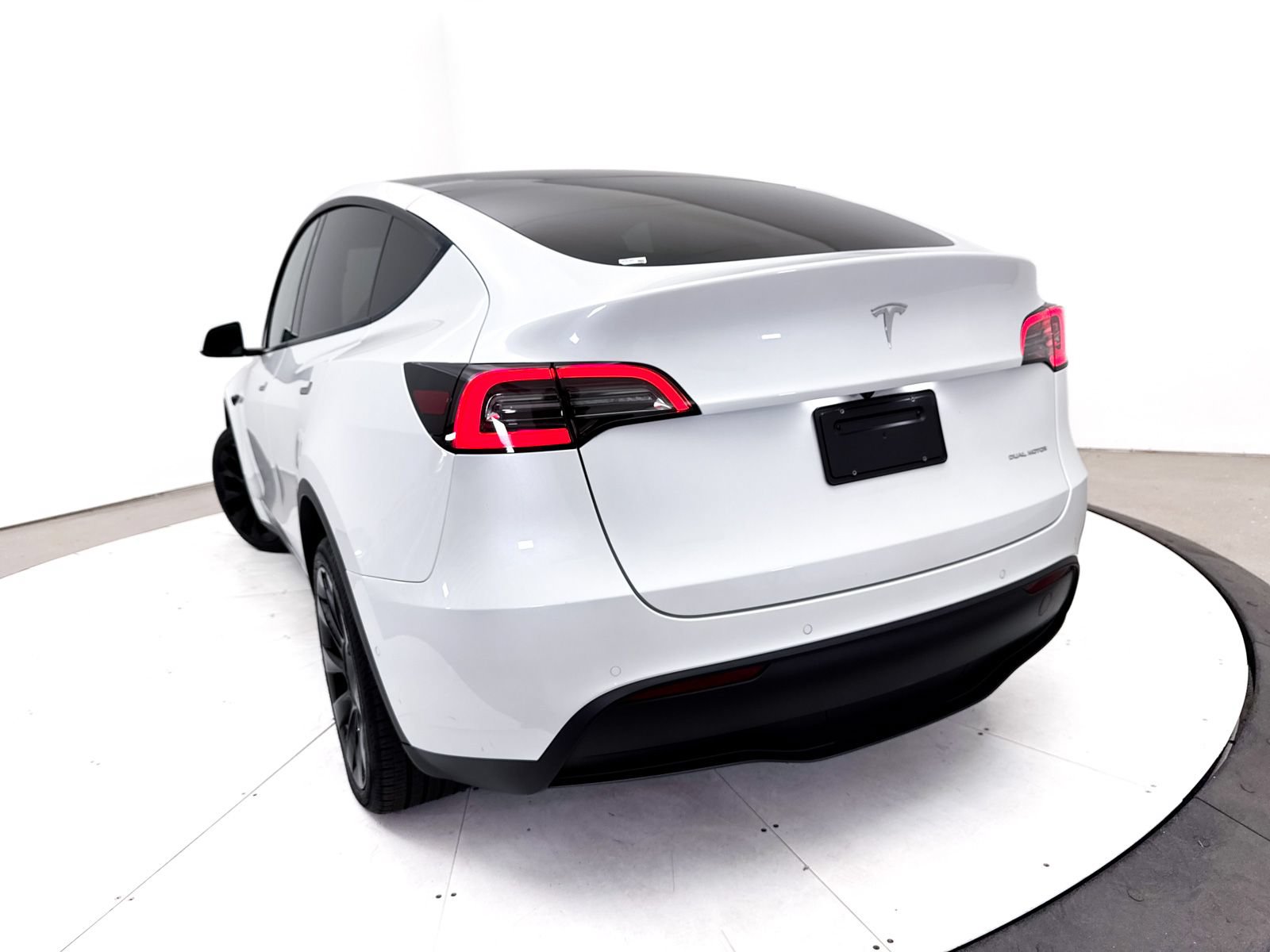 Used 2022 Tesla Model Y Long Range AWD/4WD image 8