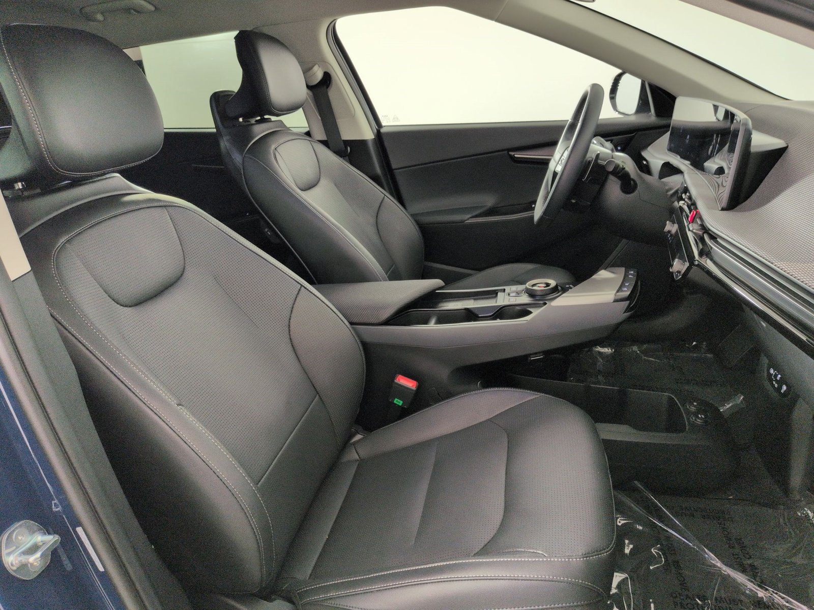 Used 2025 Kia EV6 Wind RWD image 25