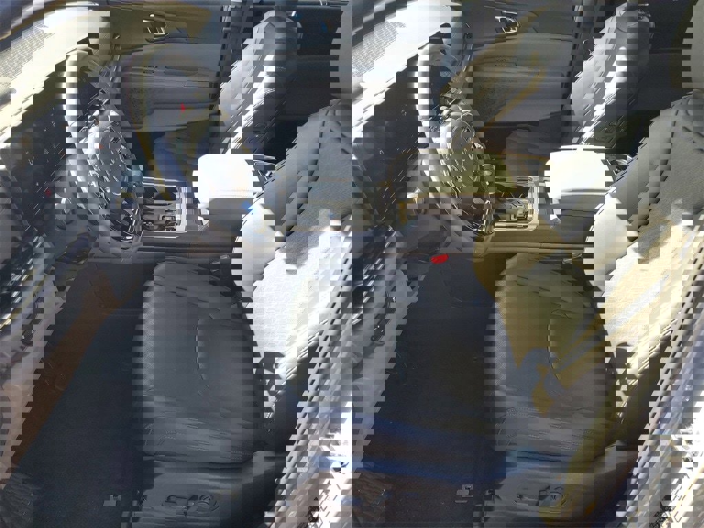 Used 2025 Kia Carnival EX image 5